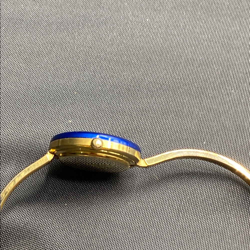 Gucci Watch with Colorful Bezel Set - Picture 3 of 4